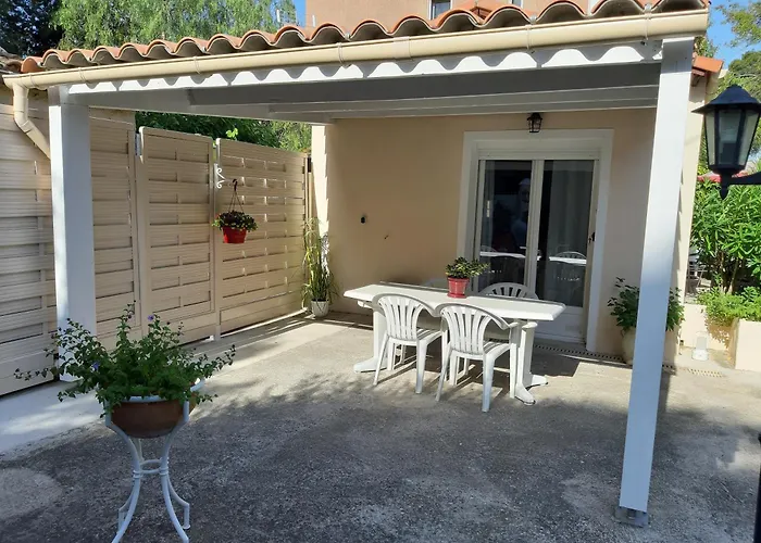 Maisonnette Avec Pergola