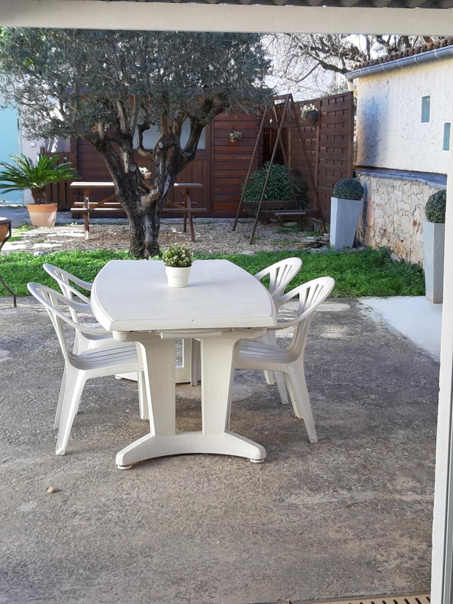 Maisonnette Avec Pergola Toulon
