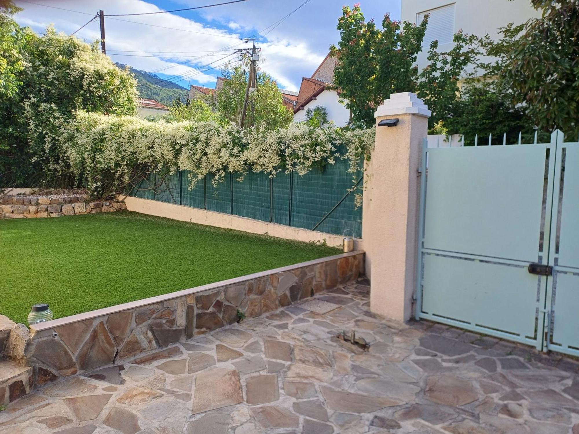 Maisonnette Avec Pergola * Toulon