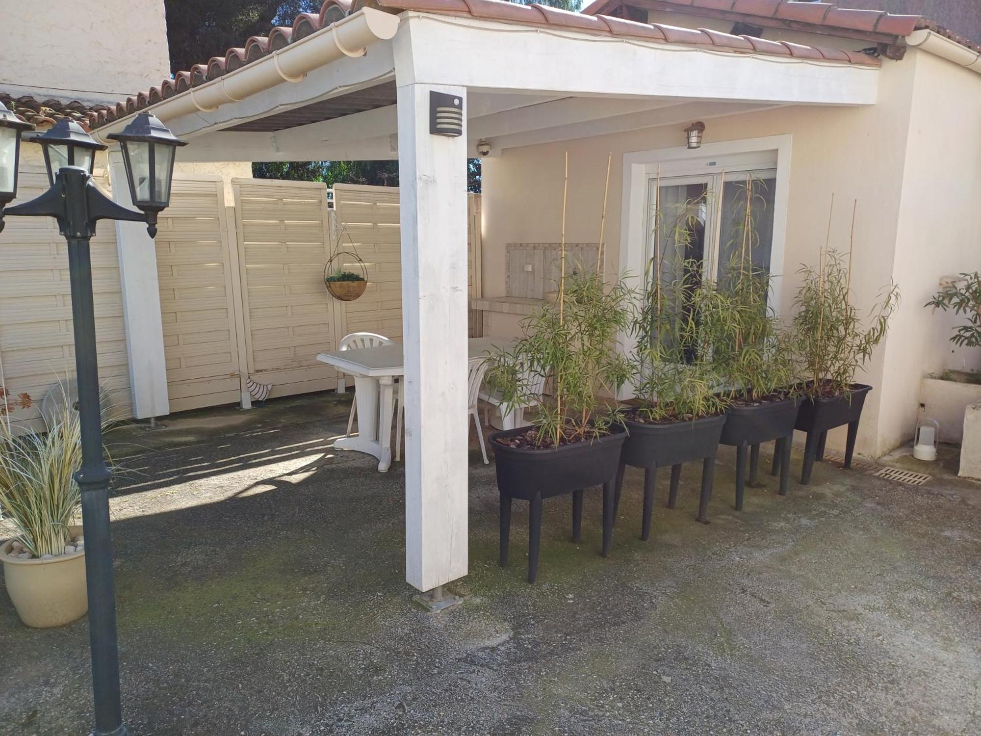 Maisonnette Avec Pergola Appartement *